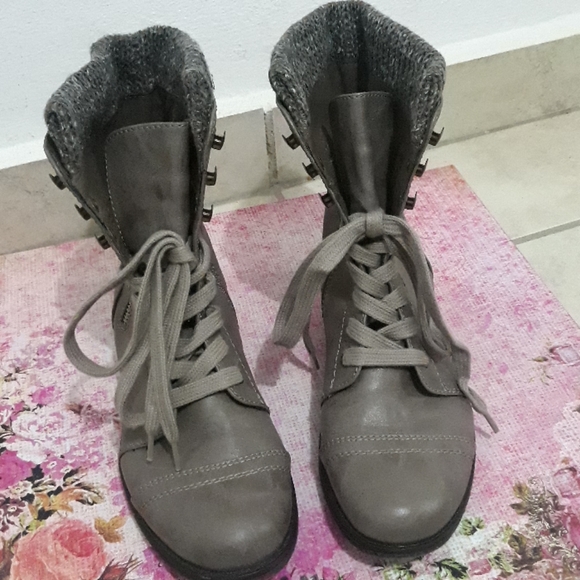 Boots - Picture 2 of 4